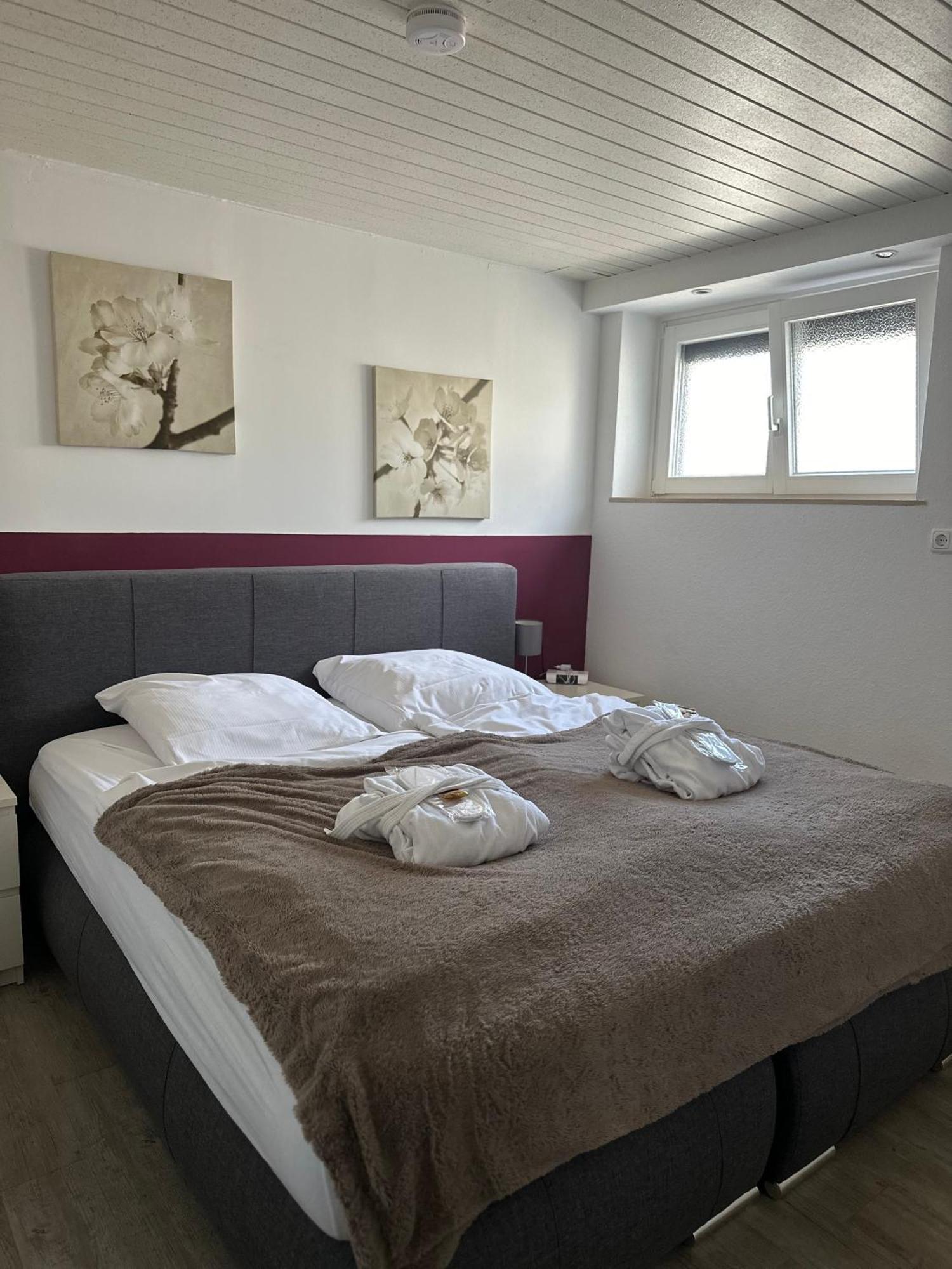 Ferienwohnung Schlossblick - 4 Sterne Sauna Pool Whirlpool Exklusiv Braunfels Bagian luar foto