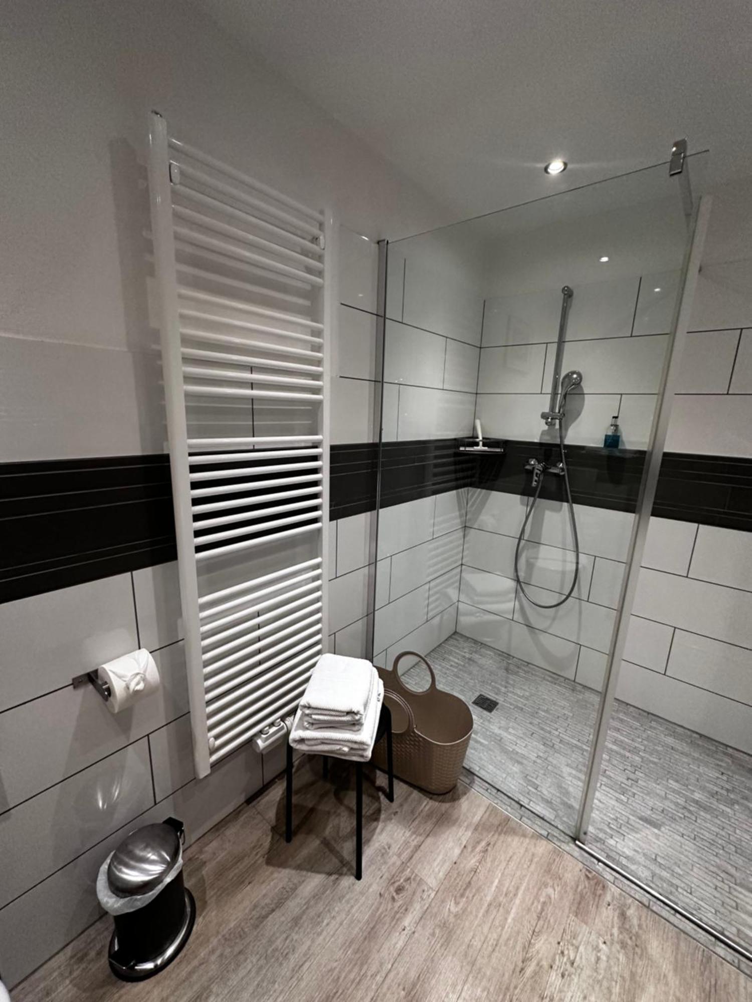 Ferienwohnung Schlossblick - 4 Sterne Sauna Pool Whirlpool Exklusiv Braunfels Bagian luar foto