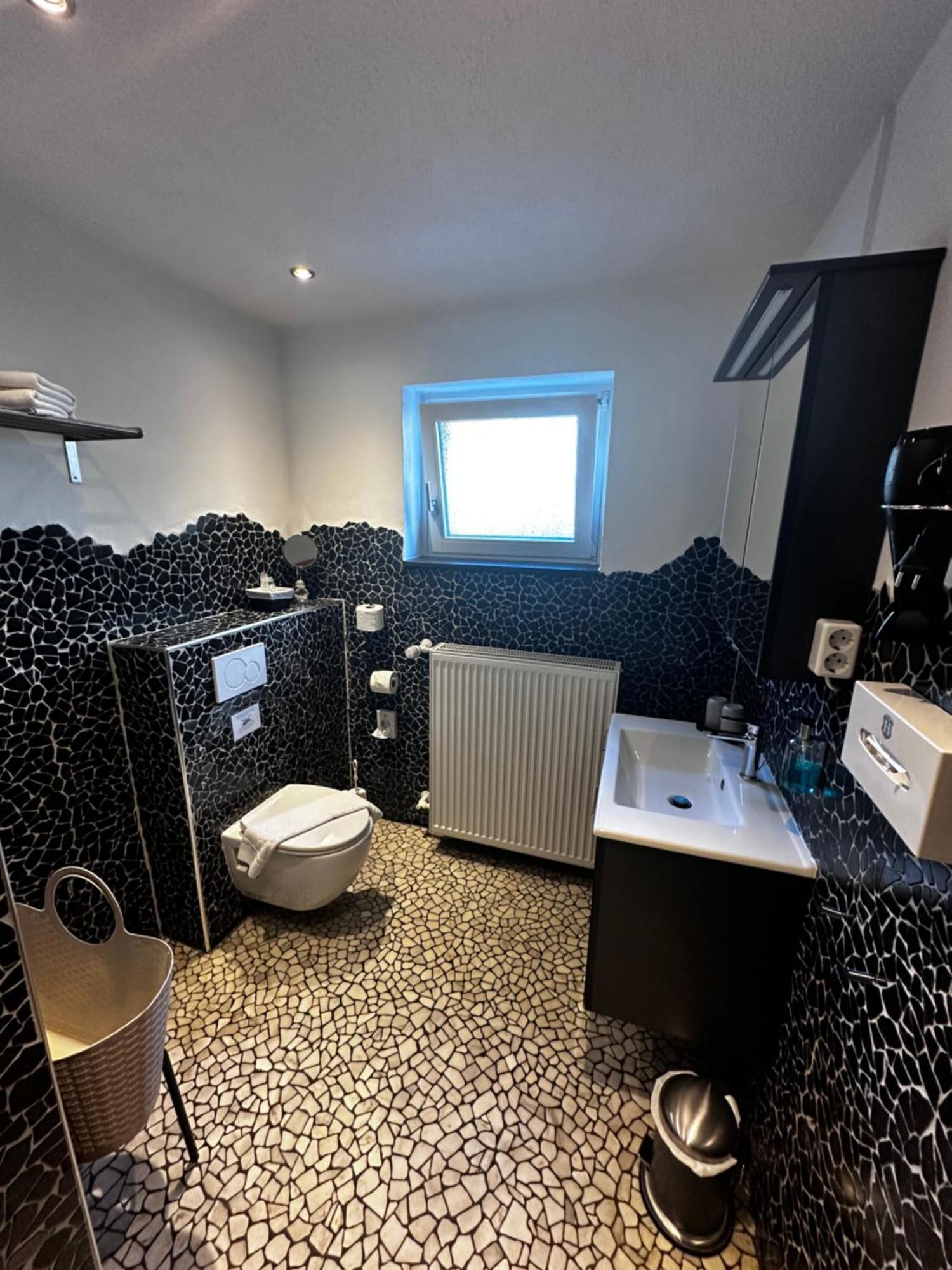 Ferienwohnung Schlossblick - 4 Sterne Sauna Pool Whirlpool Exklusiv Braunfels Bagian luar foto